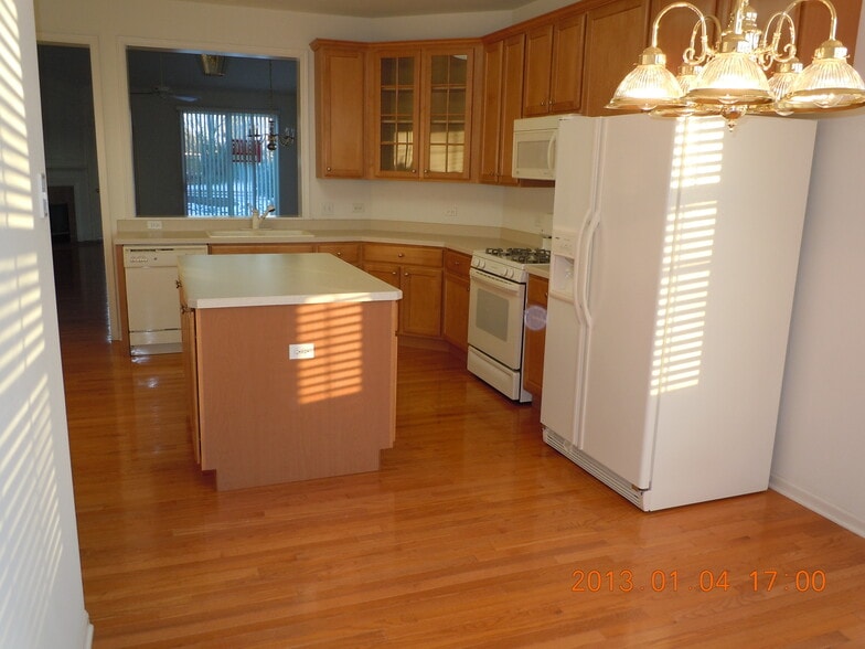 Kitchen - 3 Tiverton Ct