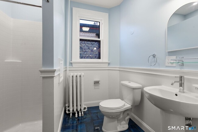 Building Photo - 360 Farmington Ave