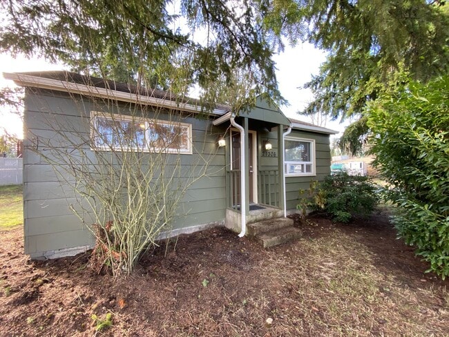 Building Photo - Country House w/ 2 Bedroom + Den - Washer, Dryer, Storage Shed & Plentiful Parking!