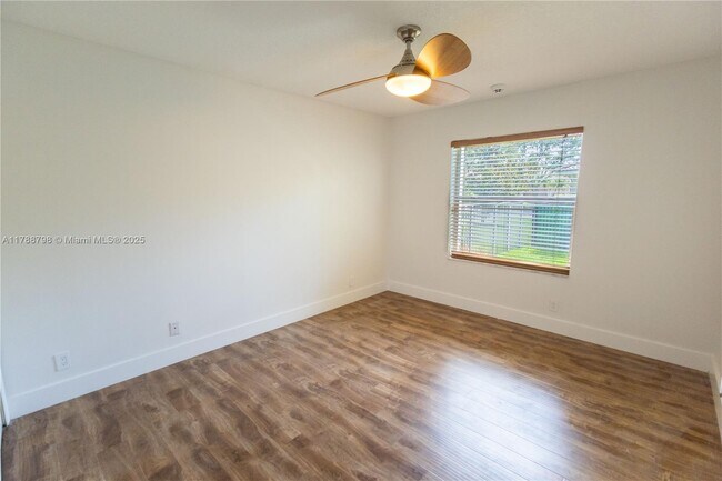 Building Photo - 280 Landings Blvd