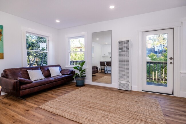 Building Photo - 2832 Derby St