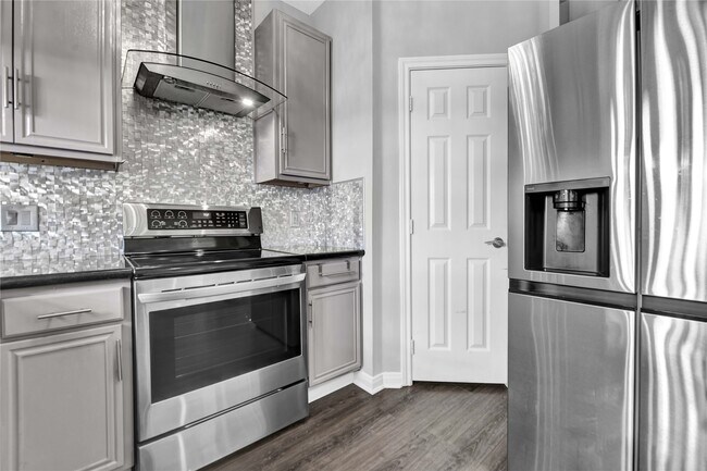 Building Photo - 12565 Melville Dr