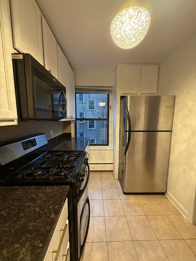 Building Photo - 4880 N Marine Dr