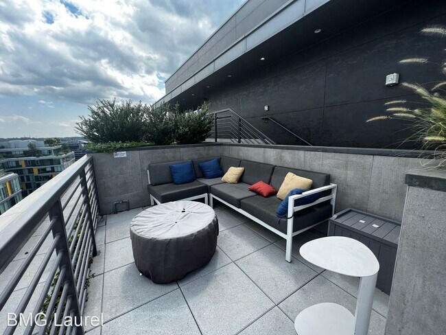 Building Photo - 1 br, 1 bath House - 1211 Van St SE (#302)