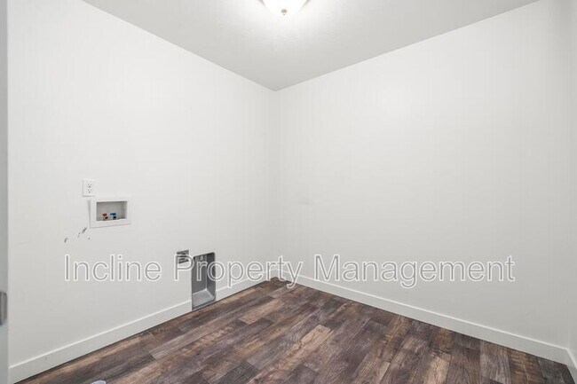 Building Photo - 5638 Island Ridge Dr