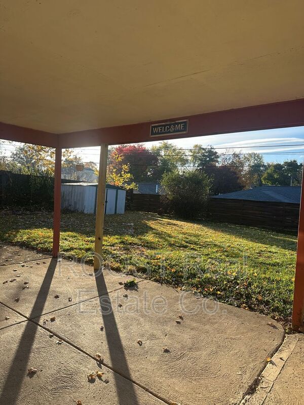 Building Photo - 3535 Panama Dr