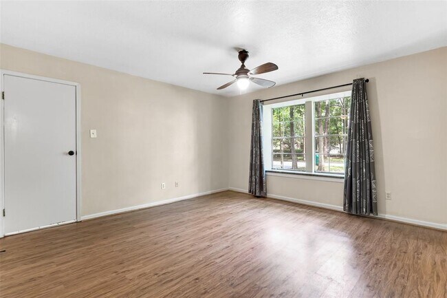 Building Photo - 15 Tulip Hill Ct