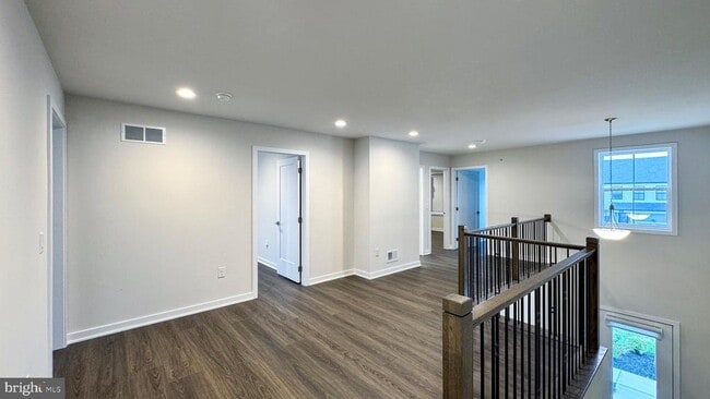 Building Photo - 240 Lilac St