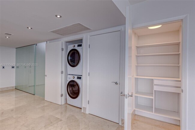 Building Photo - 1830 S Ocean Dr