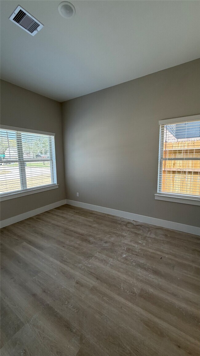 Building Photo - 2615 Piemonte Ave