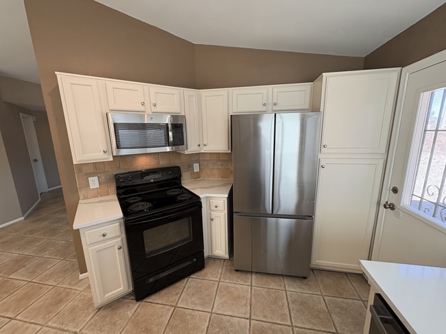 Building Photo - Eastside 3 bedroom 2 bath move in ready