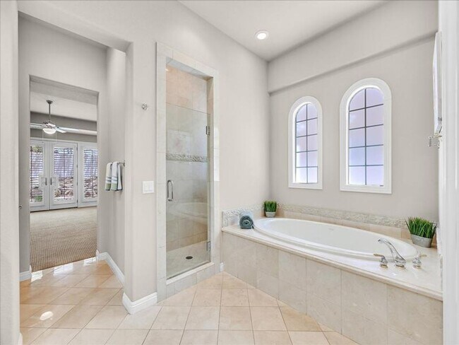 Building Photo - Luxury living in guard gated Resort Villas...