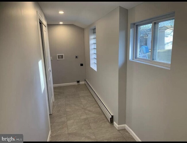 Building Photo - 67 Syringa St