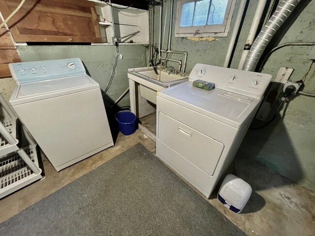 Building Photo - Beautiful 3bd/1bath South Tabor Bungalow w...