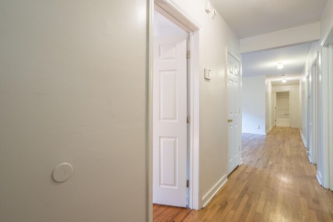 Building Photo - 5 Bedroom, 3 Full Bath Home in Durham