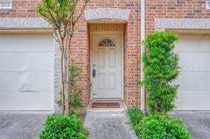 Building Photo - 8715 Meadowcroft Dr