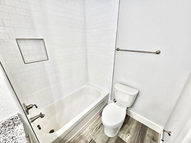 Building Photo - 220 W Bond St