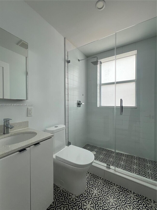Building Photo - 1814 SW 22nd Ave