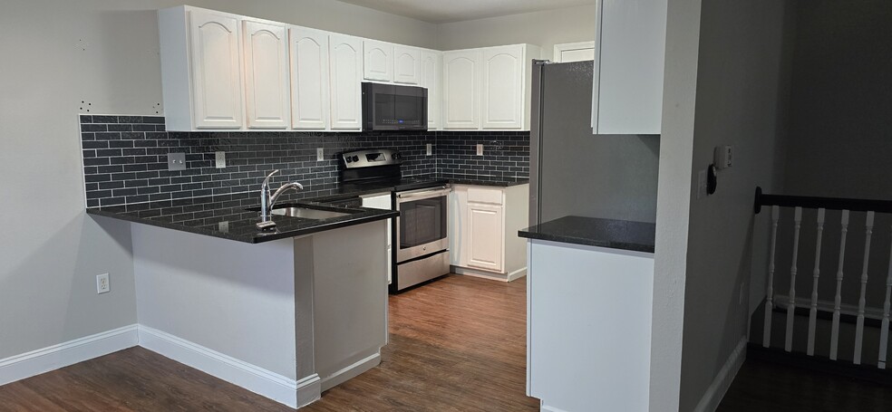 Building Photo - 1708 Apple Ln