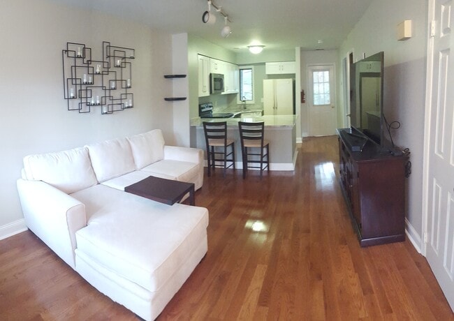 Building Photo - 7 Augusta Dr