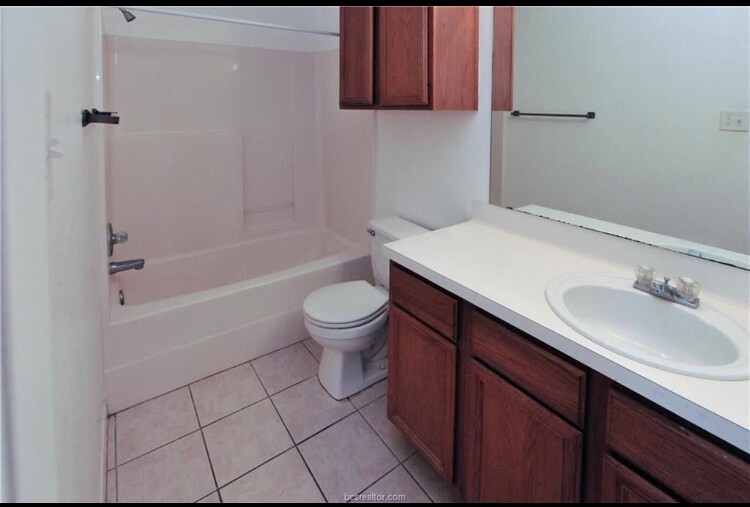 Building Photo - 921 Sun Meadow St