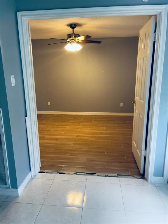 Building Photo - 631 E Country Grove Cir