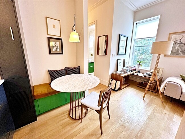 Building Photo - 206 Webster St