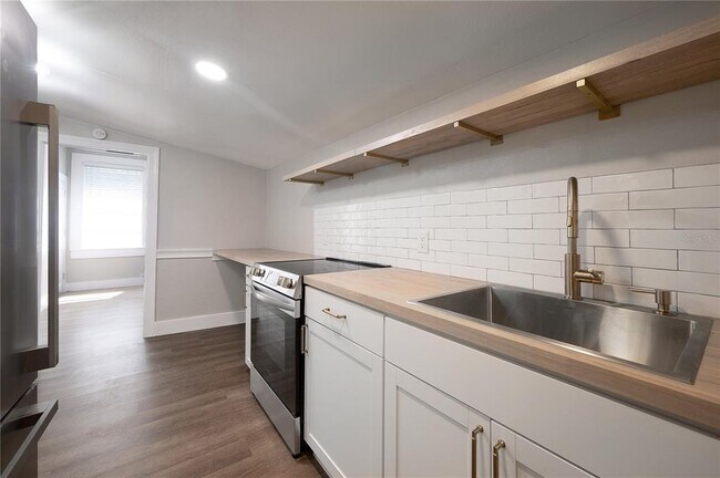 Building Photo - 236 W North St