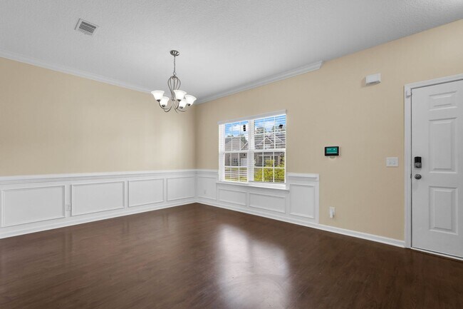 Building Photo - AVAILABLE MAY 2025 [NO PETS PREFERRED: x1 ...