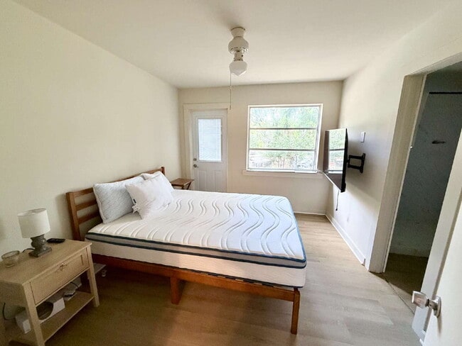 Building Photo - "Spacious 2-Bed, 2-Bath Oasis in Lake Worth Beach - Your Perfect Retreat Awaits!"
