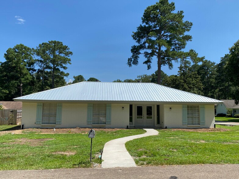 Primary Photo - 200 Poplar Dr