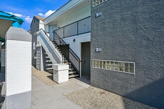 Building Photo - 3065 N 67th Ave