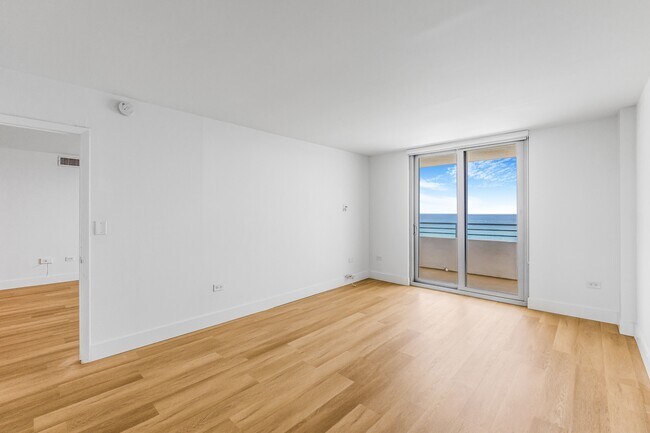 Building Photo - 5555 Collins Ave