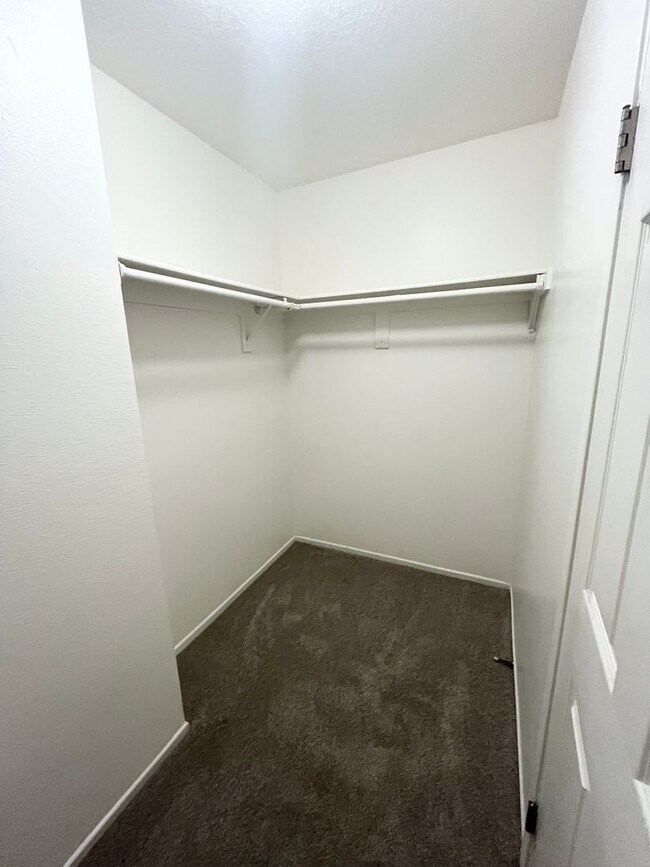 Building Photo - $1000 OFF 1ST MONTH! Beautiful 3 bedroom 2...