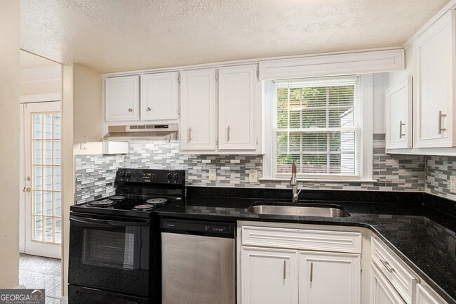 Building Photo - 2884 Spruce Cir