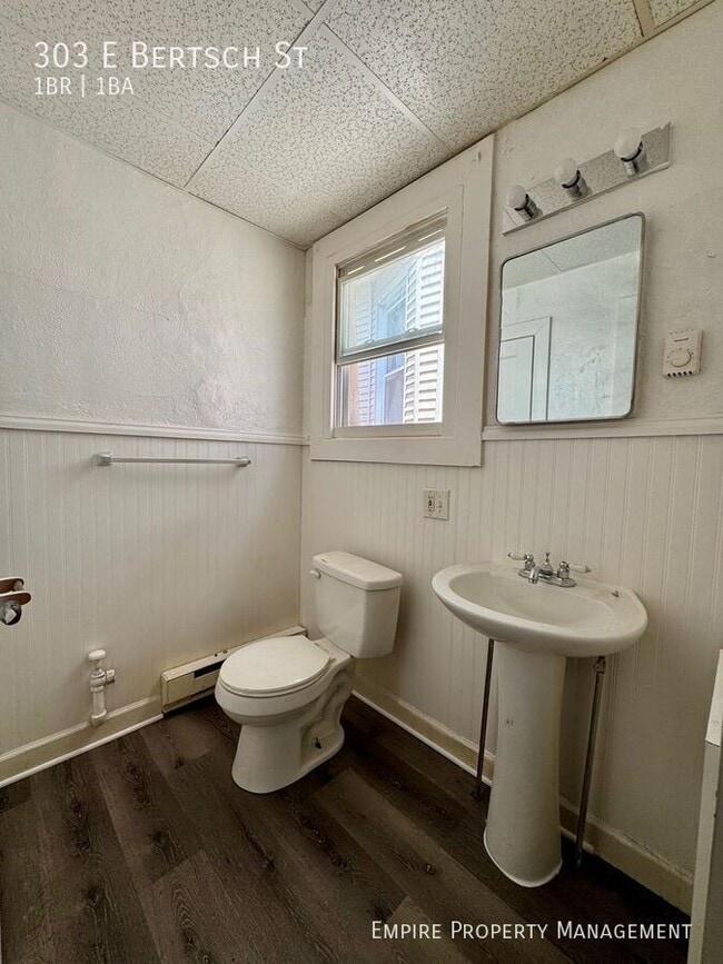 Building Photo - 303 E Bertsch St