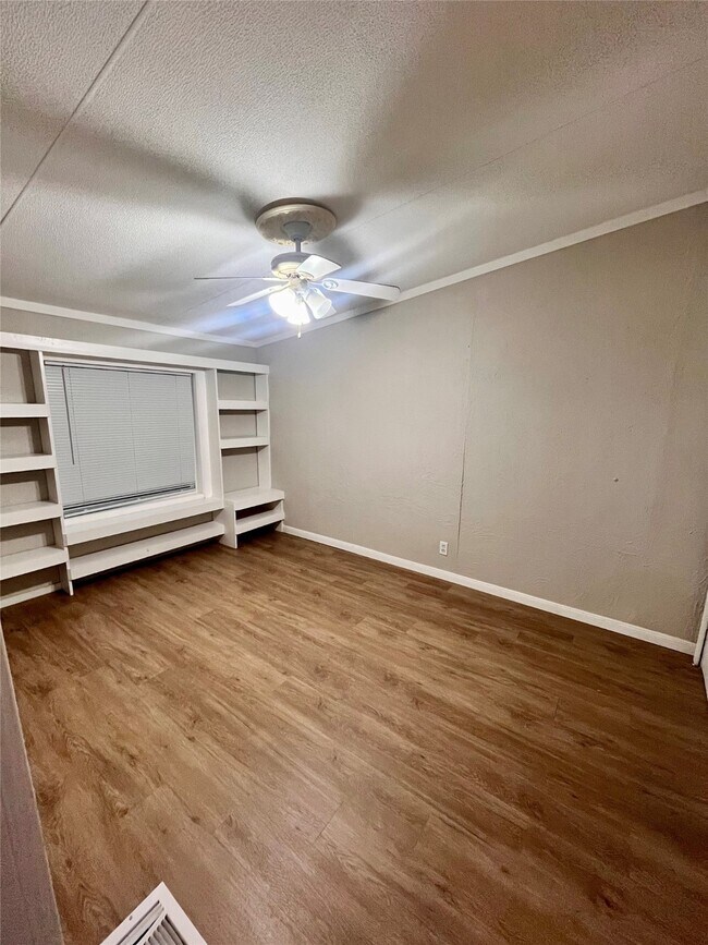 Building Photo - 26950 Hondo Cir