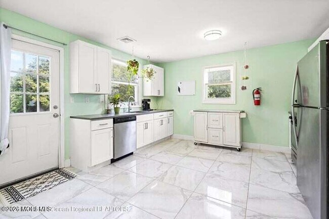 Building Photo - 109 S Main St