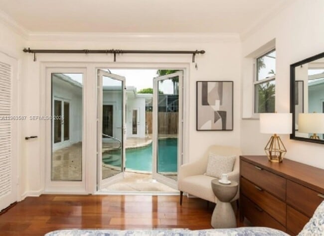 Building Photo - 827 N Southlake Dr