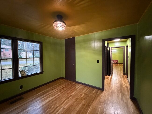 Building Photo - 2704 44th Ave