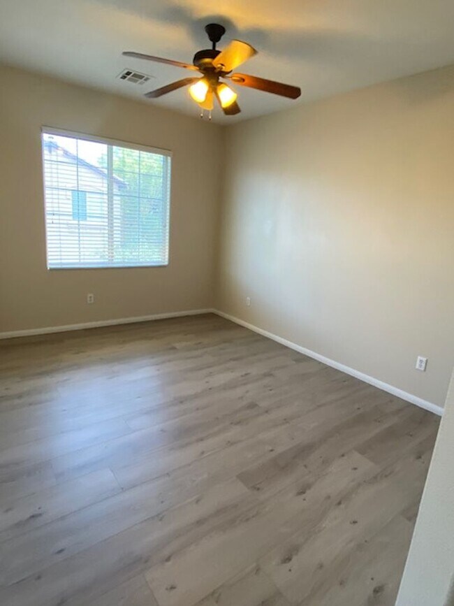 Building Photo - 3 bedroom home in Sky Ridge