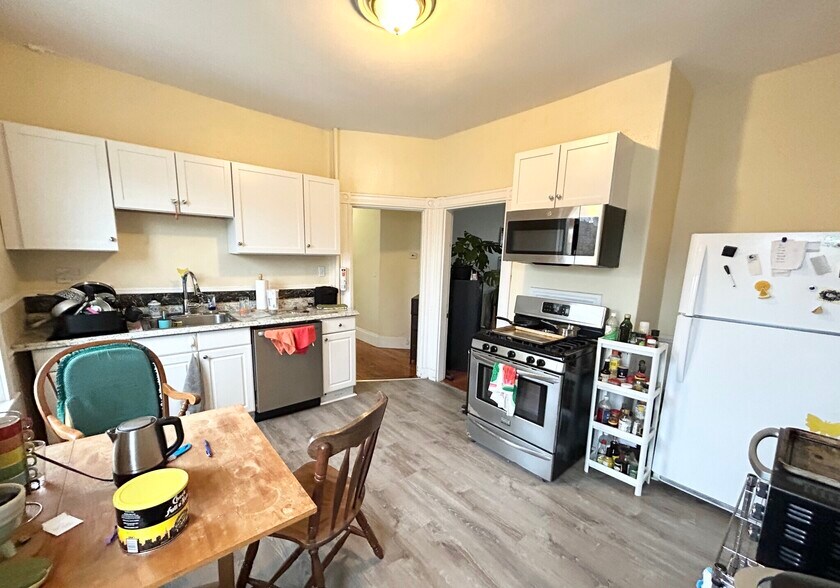 Building Photo - 38 Cherokee St