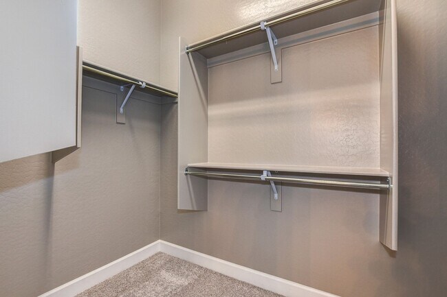 Building Photo - Beautiful large 3x2 home in Granite Dells Estates