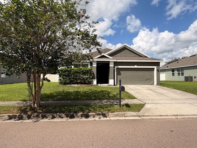 Building Photo - 633 Highland Meadows Ave