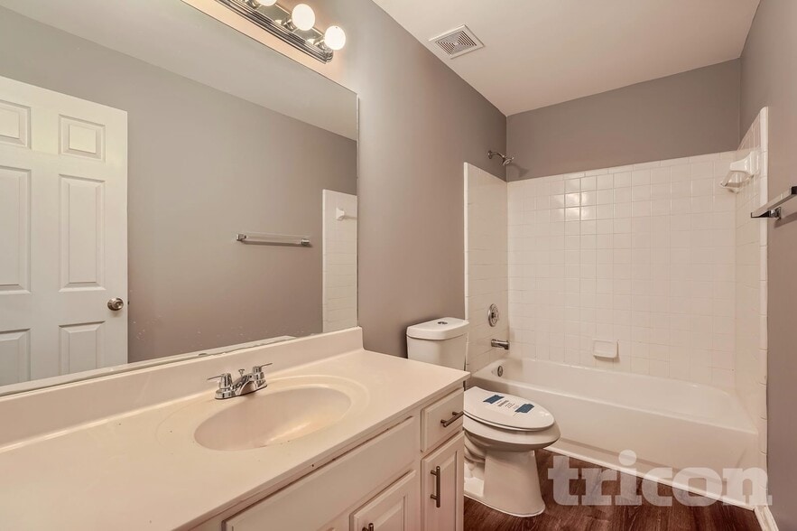 Building Photo - 3890 Brentview Pl NW