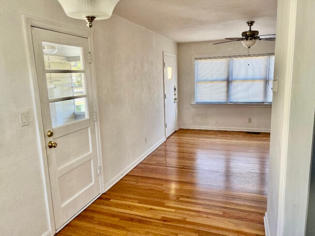 Building Photo - 604 N Kentucky Ave