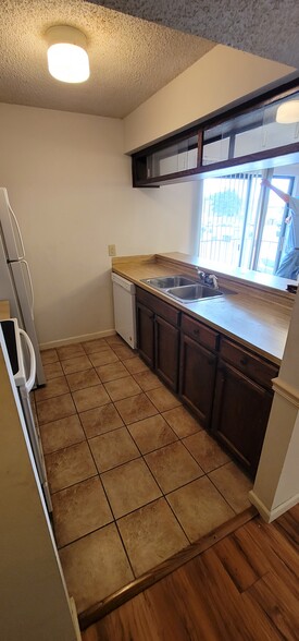 Lots of counter space! - 1748 Port Dr