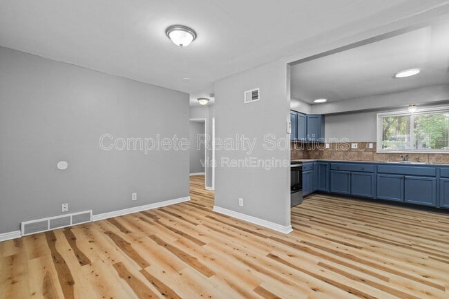 Building Photo - 10465 Lord Dr