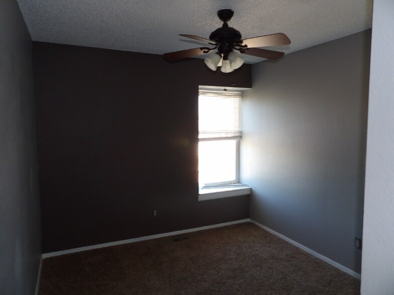 Building Photo - 1031 Rancher Dr