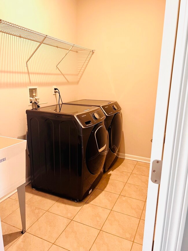 Building Photo - 3010 Mahican Cir